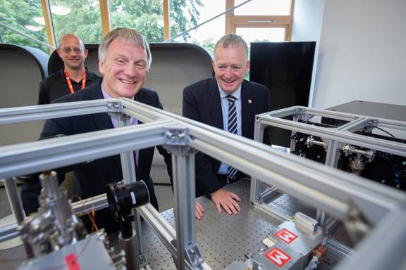 Scottish Government Minister for Business, Trade, Tourism and Enterprise, Ivan McKee MSP, meets M-Squared CEO and founder, Dr Graeme Malcolm OBE at M-Squared's labratory