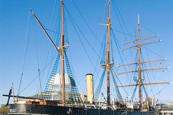 Ship RSS Discovery on Dundee waterfront