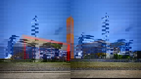 Star Renewable's district heating sytem in CLysebank, a futuristic looking building reflecting the glow of sunset