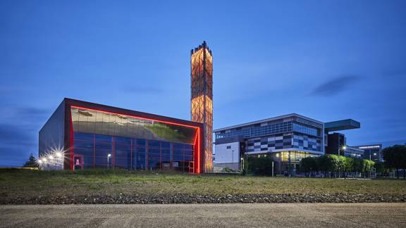 Star Renewable's district heating sytem in CLysebank, a futuristic looking building reflecting the glow of sunset