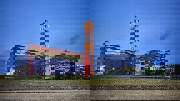 Star Renewable's district heating sytem in CLysebank, a futuristic looking building reflecting the glow of sunset