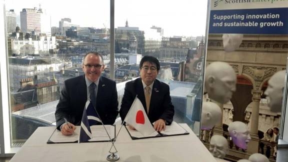 Adrian Gillespie, CEO of Scottish Enterprise, and Yoshiaki Yokota, CEO of Marubeni's Power and Infrastructure Solution Group